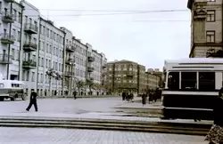 Иваново, тротуар и улица с трамваем, около 1962 г.