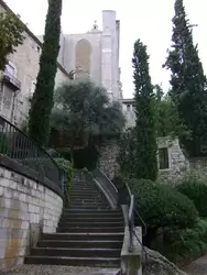 Лестница в крепостной город Жироны Испания