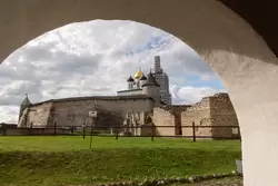 Псков, вид на кремль из свода Рыбницкой башни