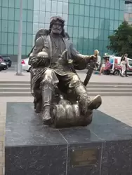 Батюшка «Дон» — скульптура на набережной 