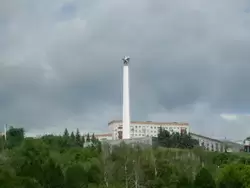 Ульяновск, обелиск на площади 30-летия Победы