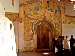 Ферапонтов монастырь, крыльцо собора Рождества Богородицы