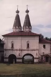 Ферапонтов монастырь, Святые врата