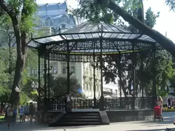 беседка в городском саду (Одесса лето 2013)