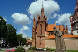 Памятник А. Мицкевичу, костел Святой Анны и башня Гедимина на одном фото