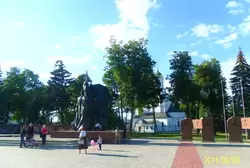 Мемориал в честь 30-летия Победы и Вечный огонь во Владимире