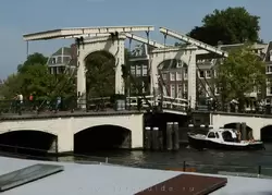 Тощий мост в Амстердаме