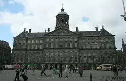 Королевский дворец в Амстердаме (<span lang=nl>Paleis op de Dam</span>)