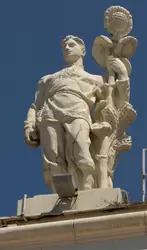 Морской вокзал Сочи, скульптура Запад