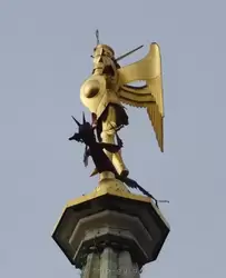 Архангел Михаил над башней Ратуши