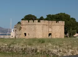 Достопримечательности Палермо: Кастелло аль Маре — Замок у моря