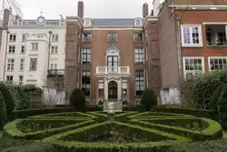 Амстердамские «тайные» сады приобрели международную известность благодаря ежегодным «Дням открытых садов» (Open Garden days)