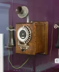 Stowger настенный телефон компании Automatic Electric, 1907 г. — пользователю надо было набрать 0, чтобы соединиться с оператором