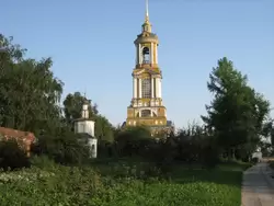 Преподобенская колокольня Ризоположенского монастыря в Суздале