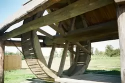 Колесо у колодца — Музей деревянного зодчества в Суздале