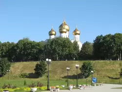 Вид на Успенский собор со Стрелки в Ярославле