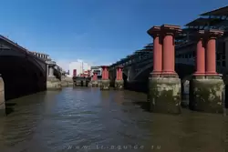Опоры старого железнодорожного моста Блекфрайрс