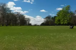 Кенсингтонский парк в Лондоне — просека, идущая к дворцу