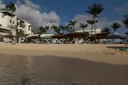 Малый пляж отеля Фламинго Бич Резорт на Синт-Мартене
