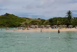Остров Пинель, пляж