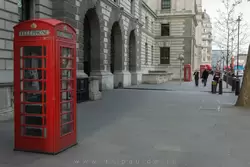 Достопримечательности Лондона: телефонные будки
