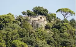 Искусственный водопад на Замковой горе в Ницце