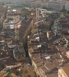 Вид на Старый город Ниццы с Замковой горы
