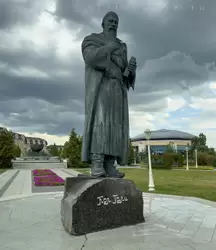 Памятник поэту Кул Гали в Казани