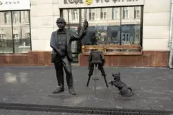 Скульптура «Фотограф с собакой» в Нижнем Новгороде
