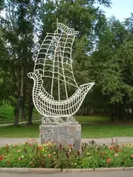 Кораблик на набережной Костромы