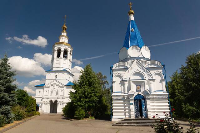 Владимирская церковь и надвратная колокольня с церковью Михаила Архангела Зилантова монастыря