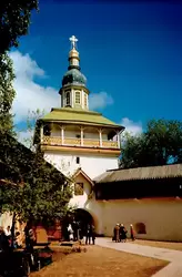 Псков, Псково-Печерский монастырь, Надвратная церковь
