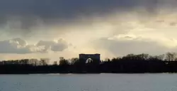 Вид на Угличскую ГЭС в пасмурную погоду
