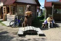 Медведь со свиньей