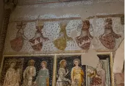 Церковь Сан Джорджетто — гербы на западной стене (1354)