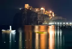 Остров Искья ночью: фотографии