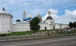 Вид на Троице-Сергиеву лавру с проспекта Красной Армии