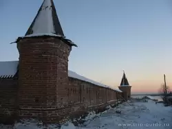 Ростовский кремль — вид на озеро Неро зимой