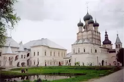Ростов Великий, Красные палаты, церковь Иоанна Богослова