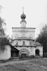Великий Устюг, Надвратная церковь монастыря Архангела Михаила