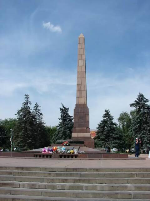 Достопримечательности Волгограда: обелиск в честь всех защитников города, погибших в Гражданской войне