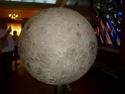 Глобус Луны в Планетарии