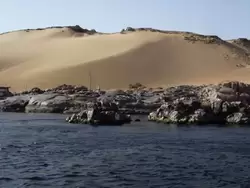 Горячие пески пустыни, гранитные берега и прохладные воды Нила