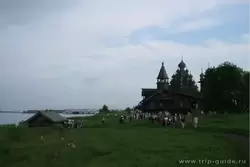 Туристы на острове Кижи