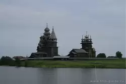 Вид на Кижский архитектурный ансамбль с борта теплохода