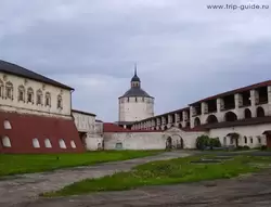 Кирилло-Белозерский монастырь, башня и крепостные стены