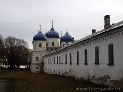 Юрьев монастырь, Крестовоздвиженский собор