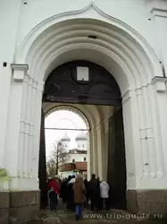 Юрьев монастырь, врата