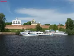 Прогулочные кораблики в Новгороде