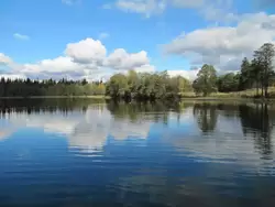 Озеро вокруг Валдайского Иверского монастыря